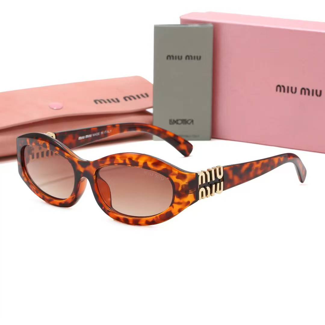 Cat-eye sunglasses