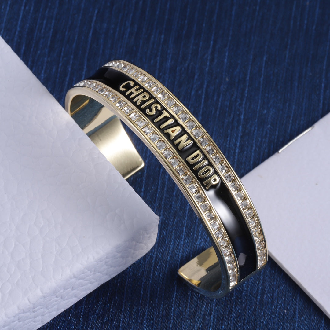 Diamond enamel open bracelet