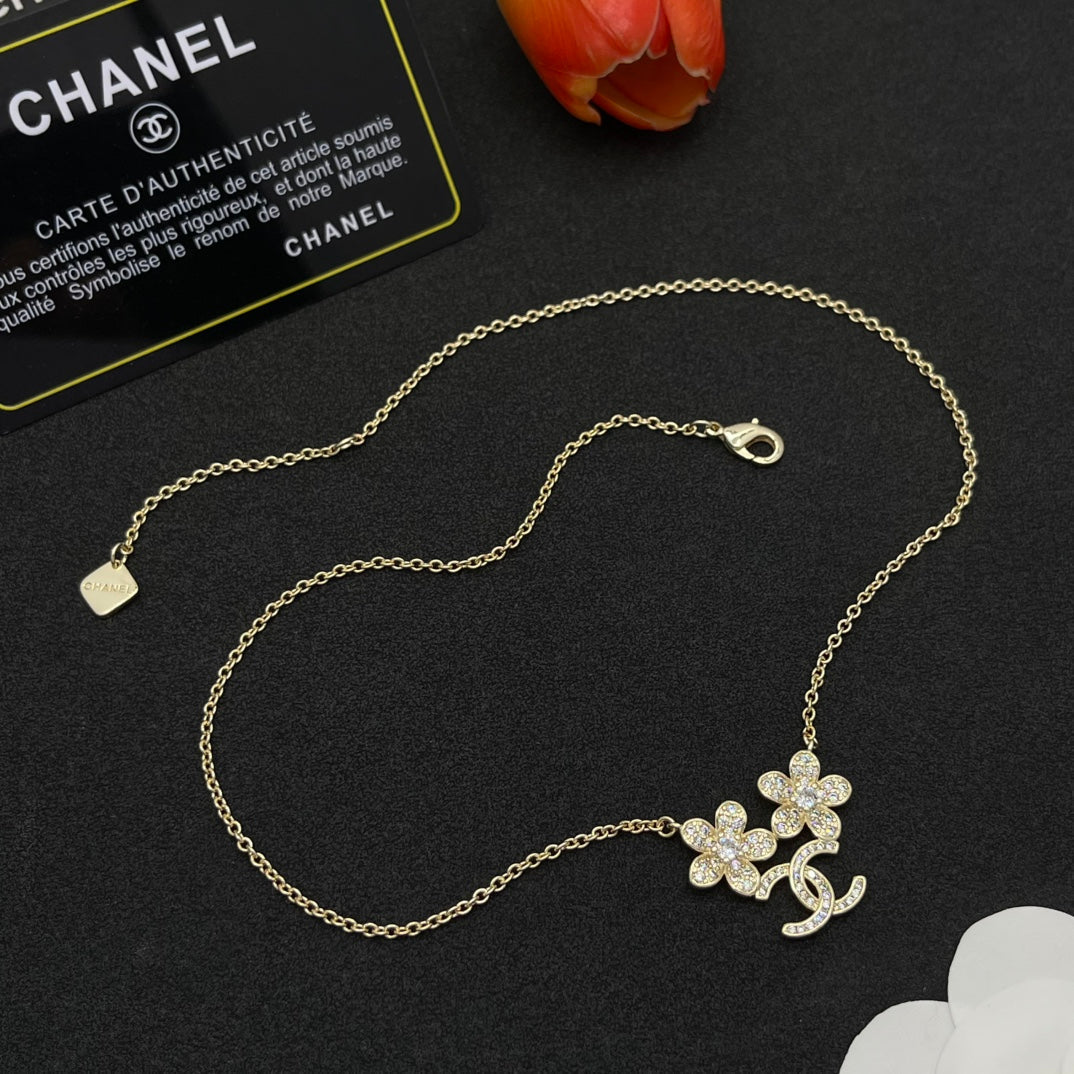 Stylish Flower Diamond Pendant Necklace