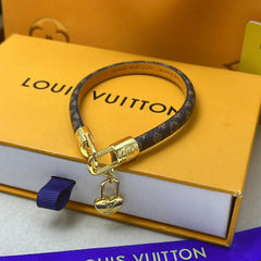 Fashion heart pendant leather bracelet