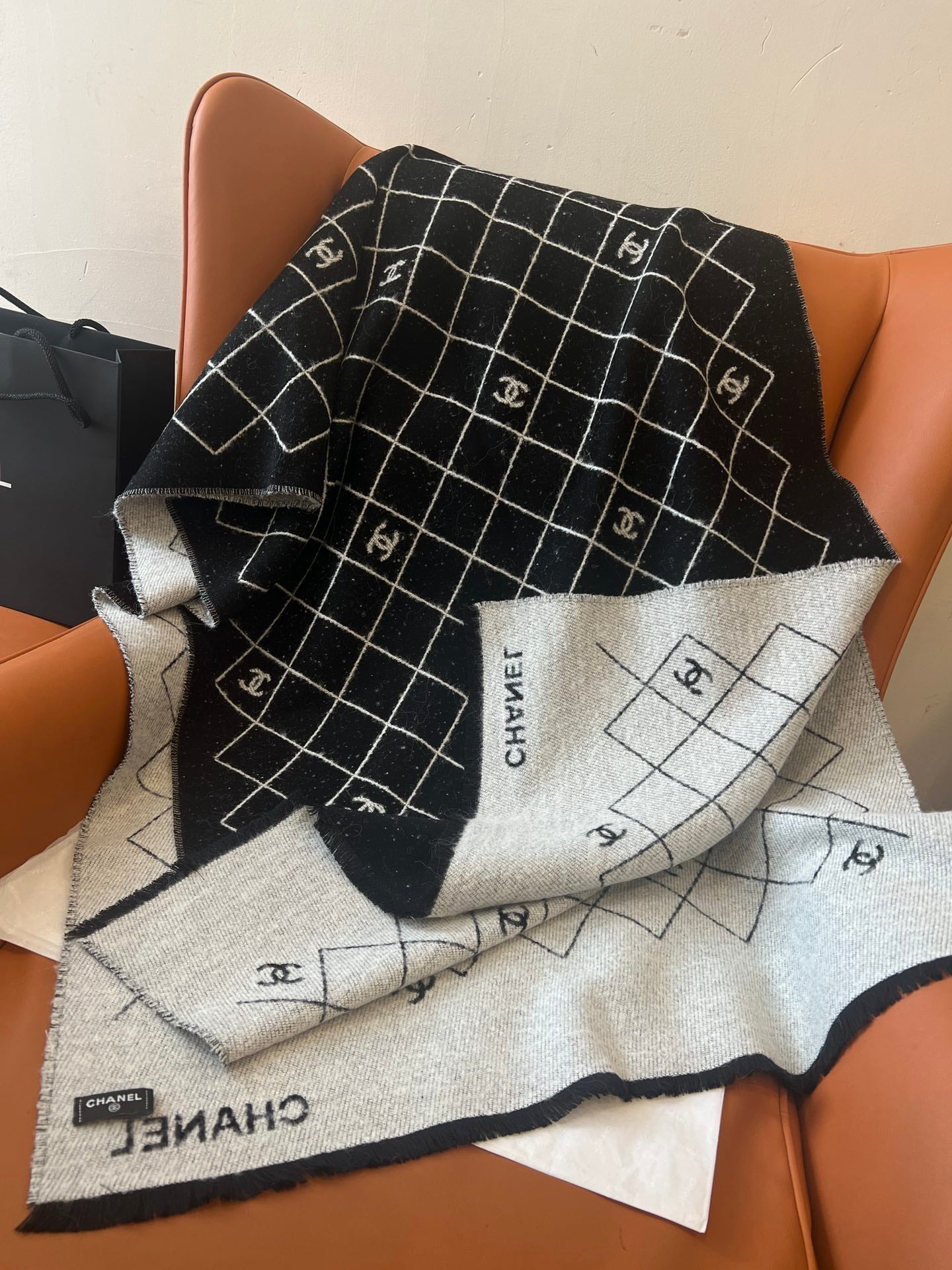 Classic diamond pattern jacquard scarf