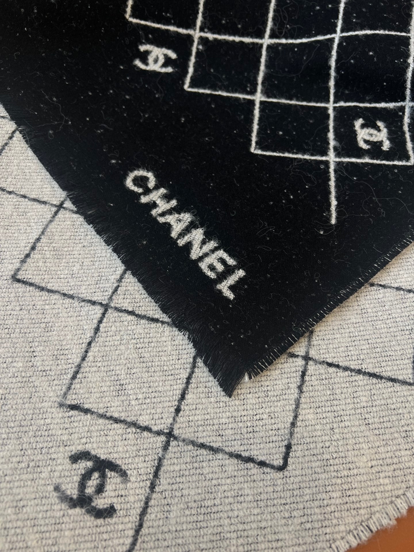 Classic diamond pattern jacquard scarf