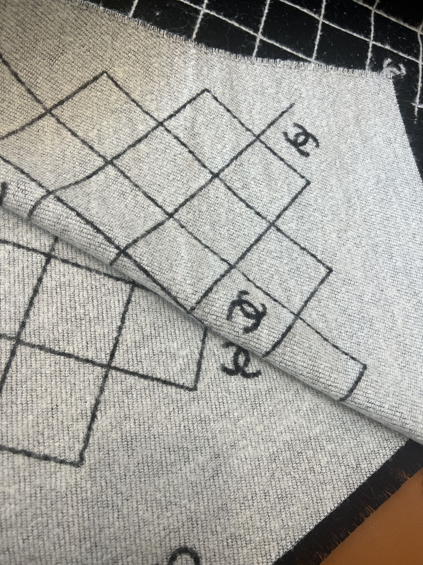 Classic diamond pattern jacquard scarf