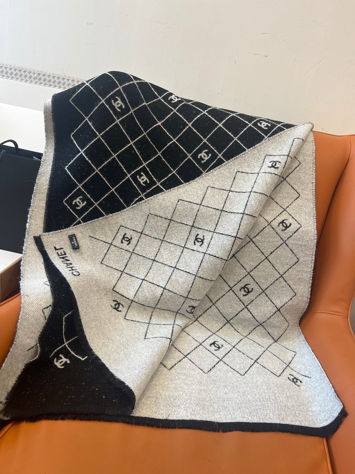 Classic diamond pattern jacquard scarf