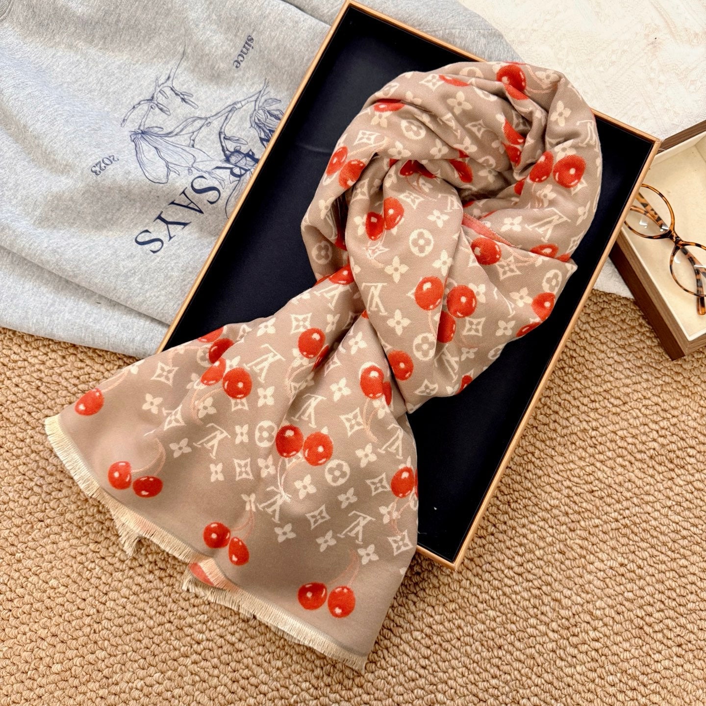 Soft cashmere cherry scarf