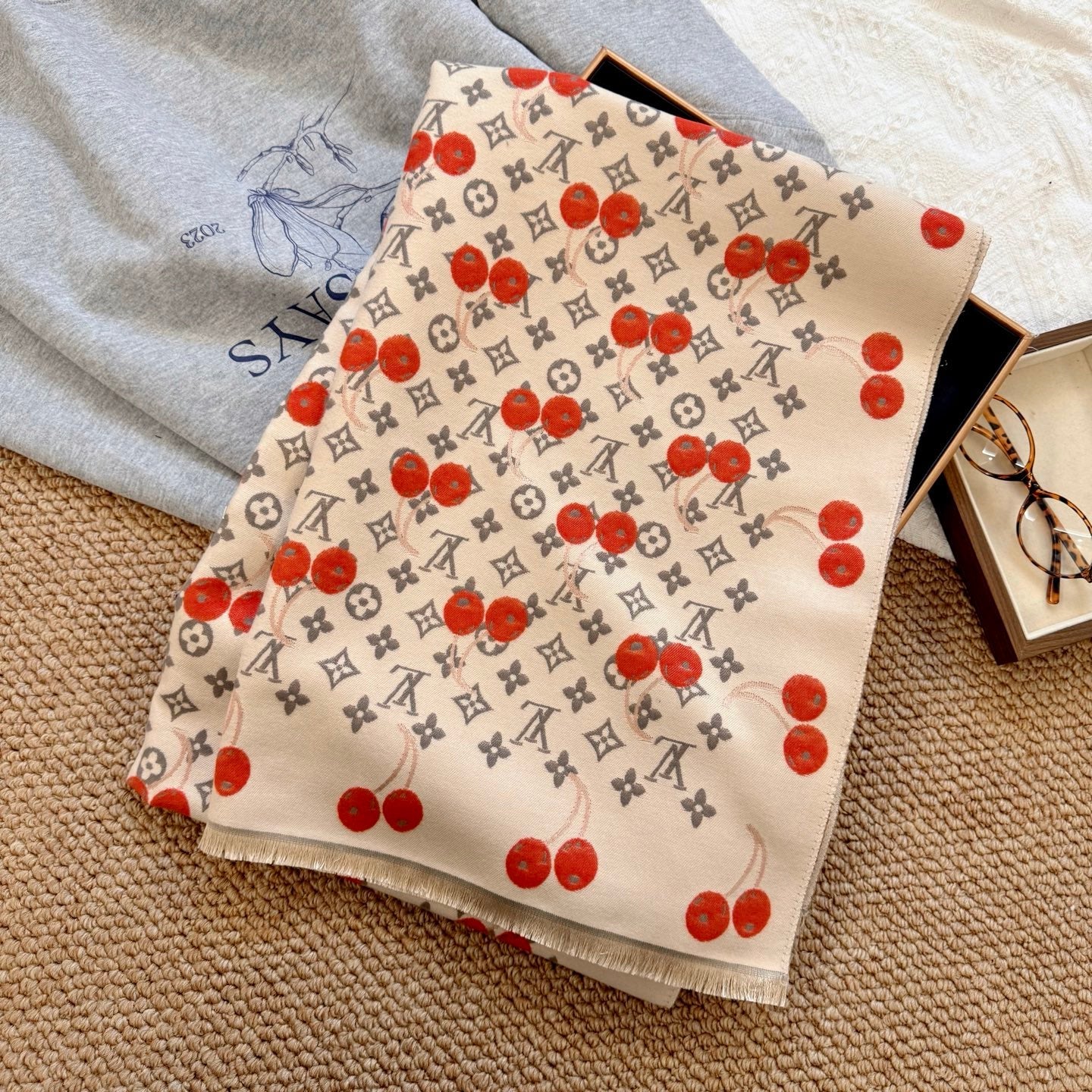 Soft cashmere cherry scarf