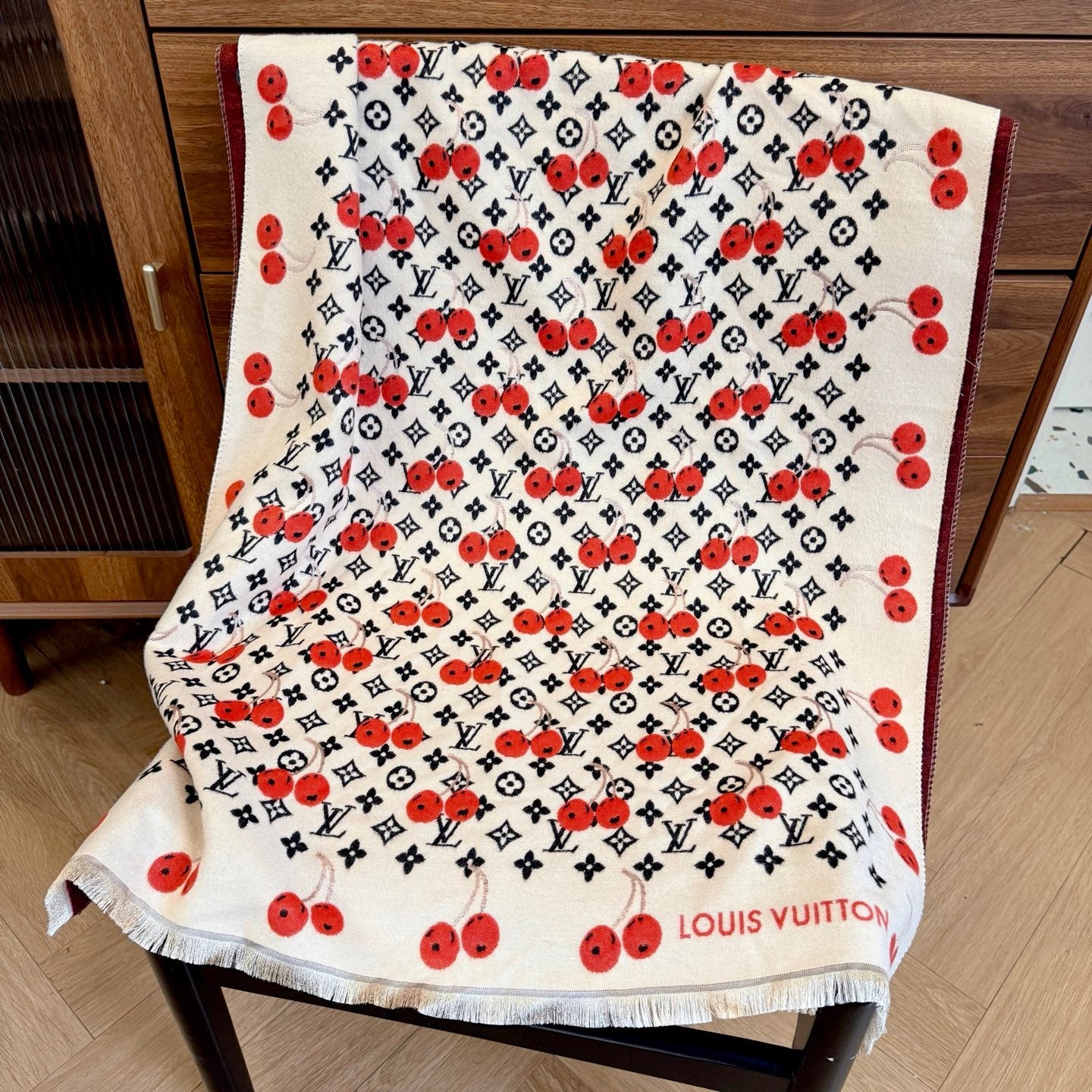 Soft cashmere cherry scarf