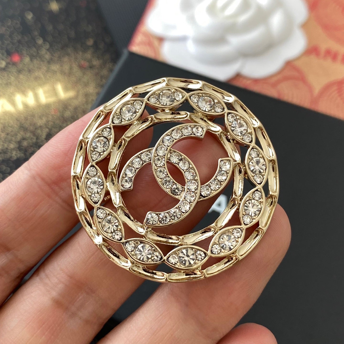 Diamond Hollow Round Brooch