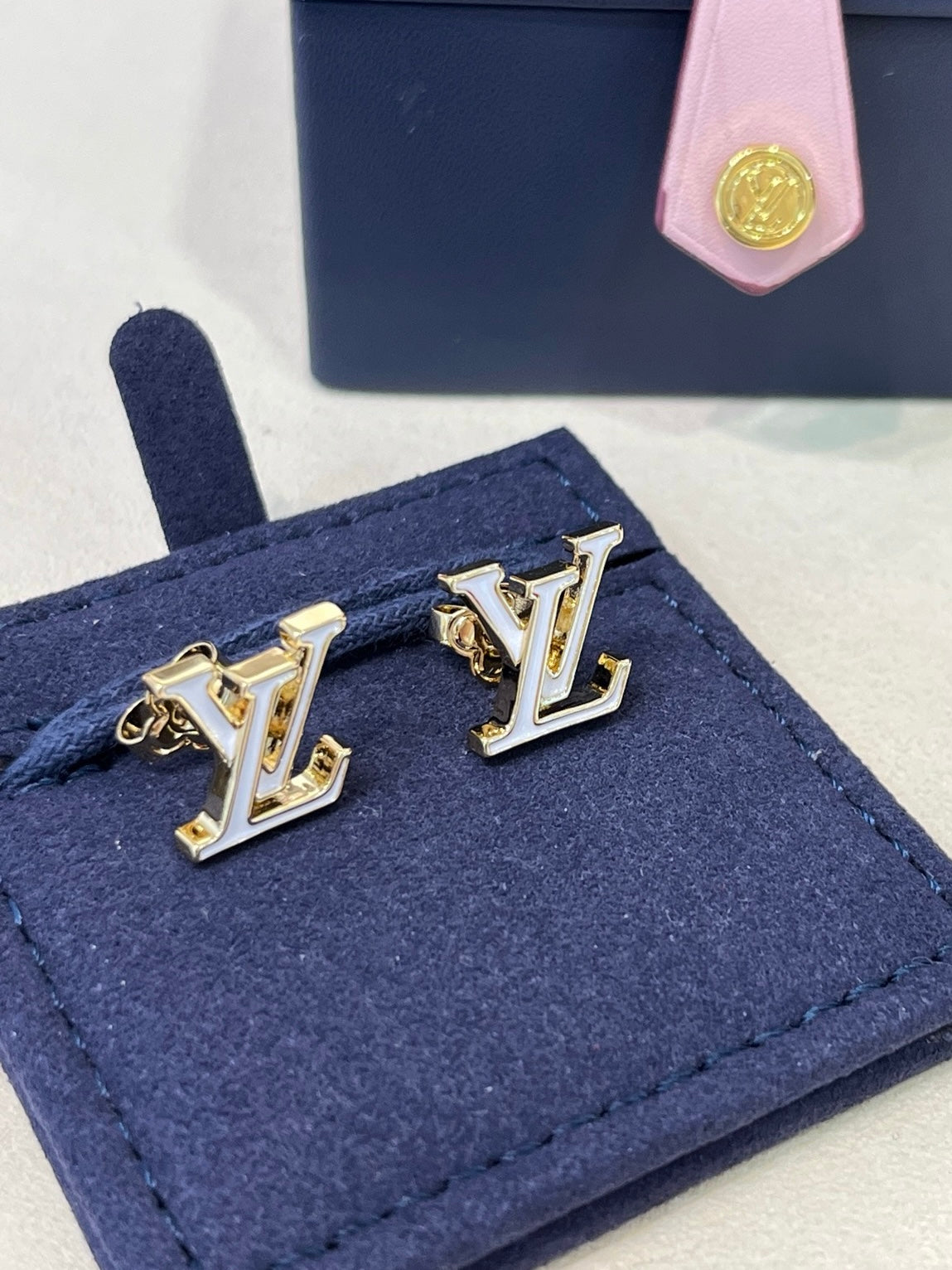 Fashionable white enamel stud earrings