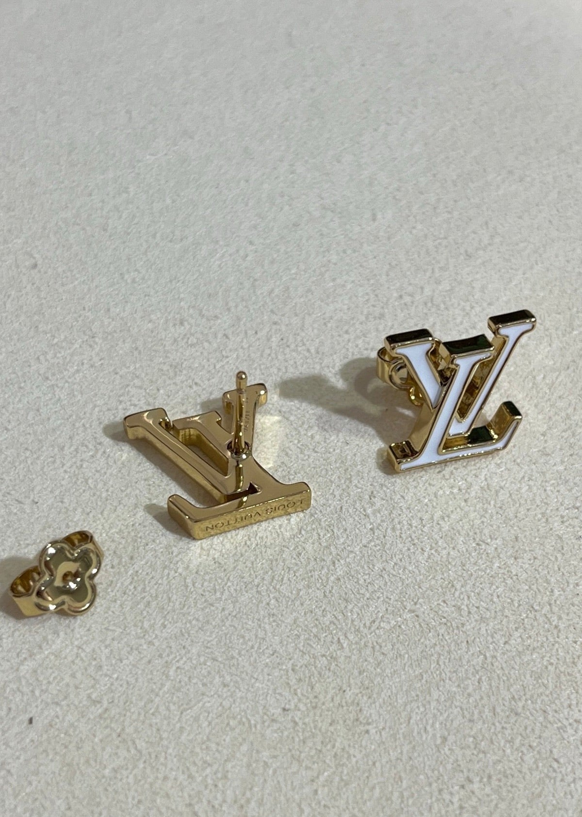 Fashionable white enamel stud earrings