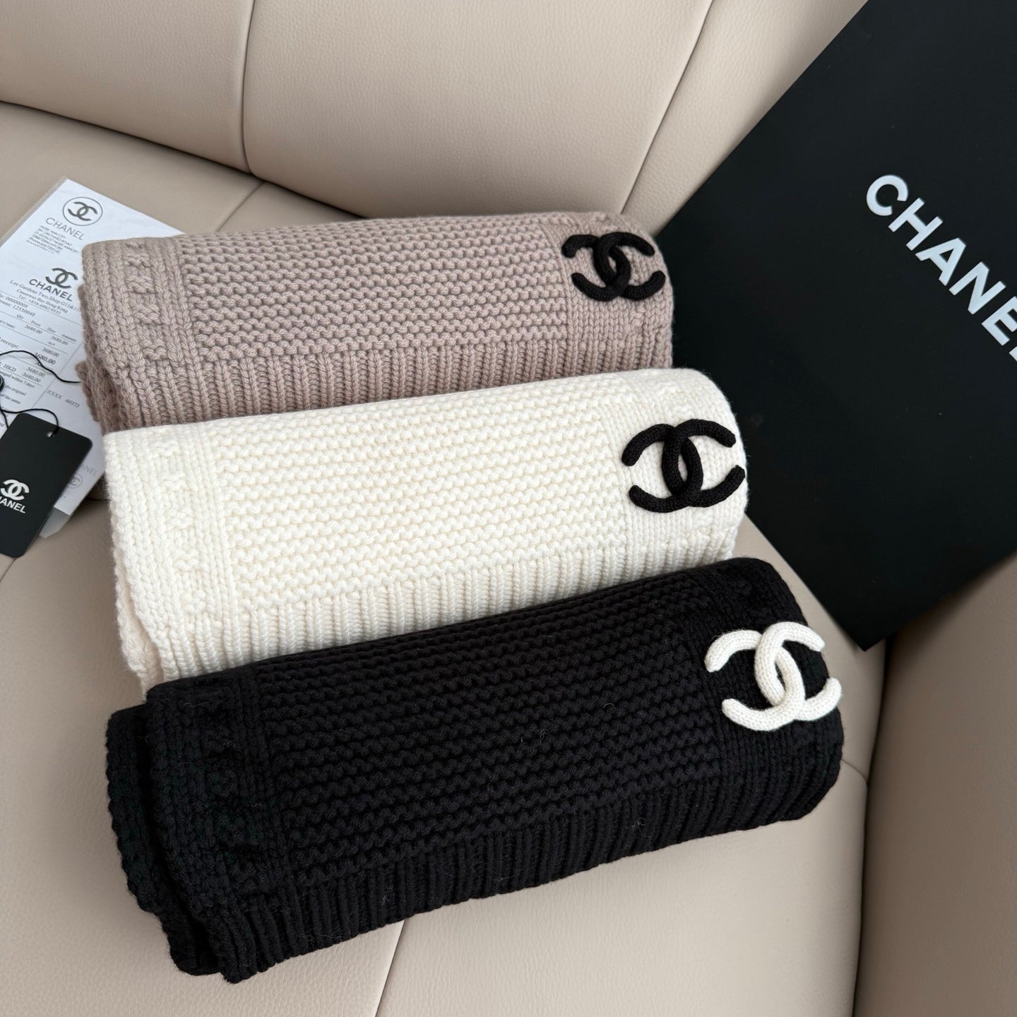 Simple stylish knitted cashmere scarf