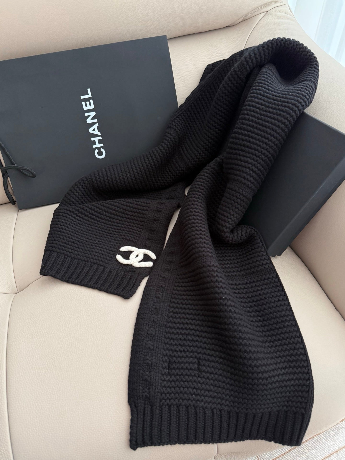 Simple stylish knitted cashmere scarf
