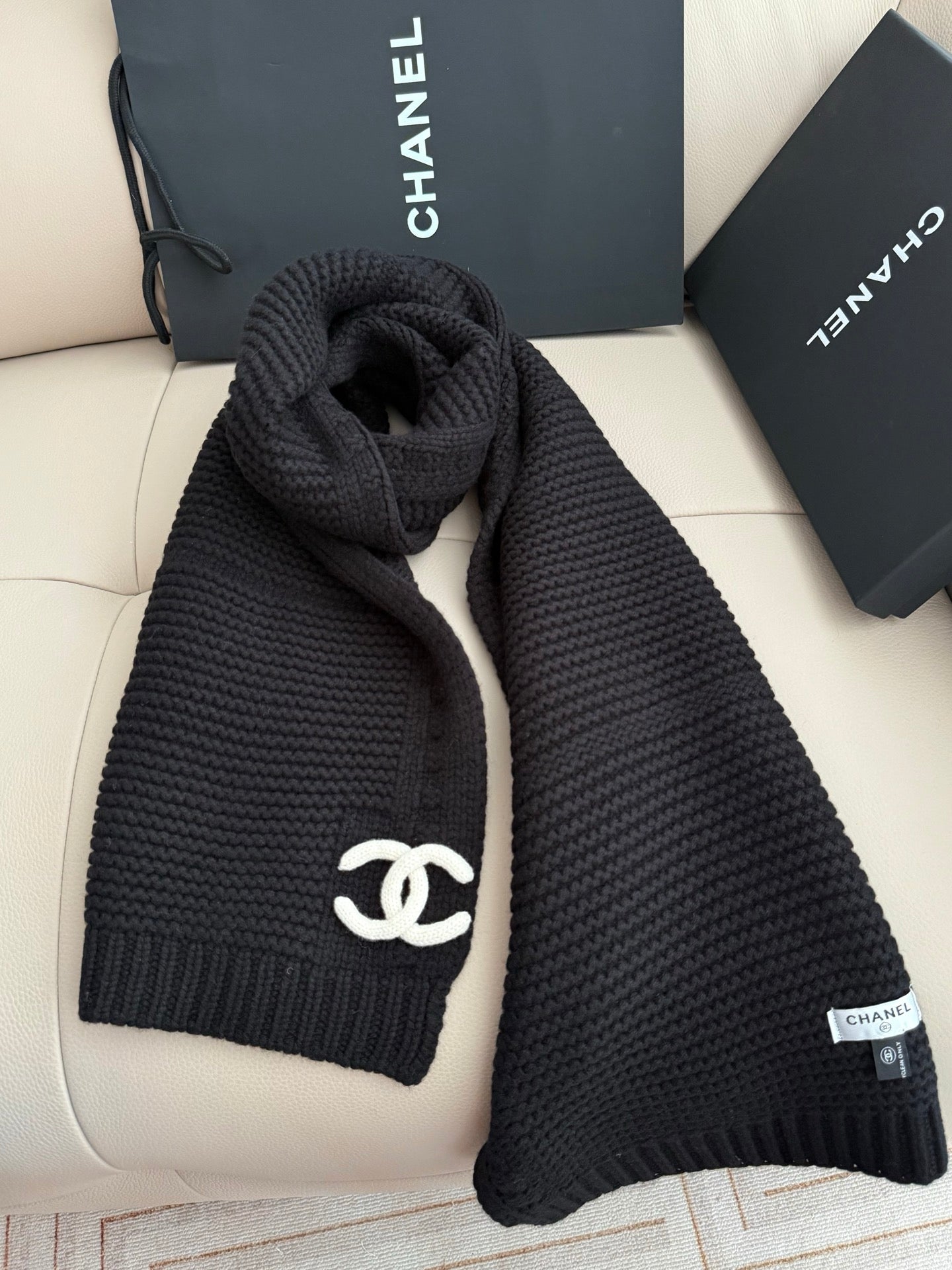 Simple stylish knitted cashmere scarf
