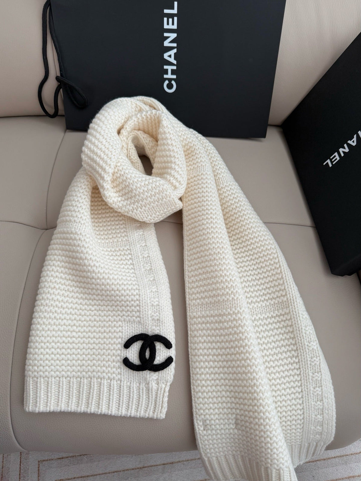 Simple stylish knitted cashmere scarf