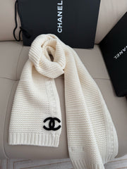 Simple stylish knitted cashmere scarf