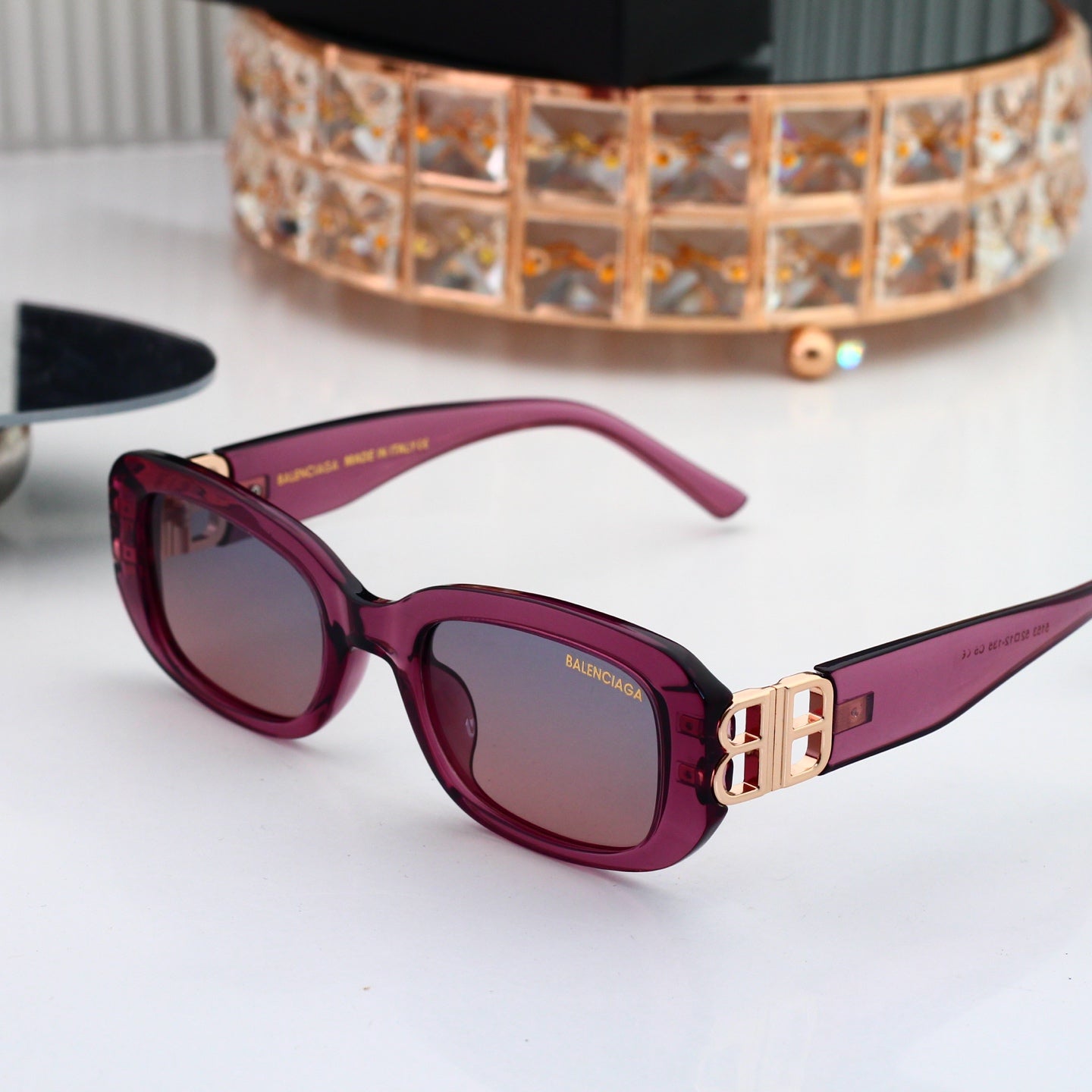 Cat-eye sunglasses