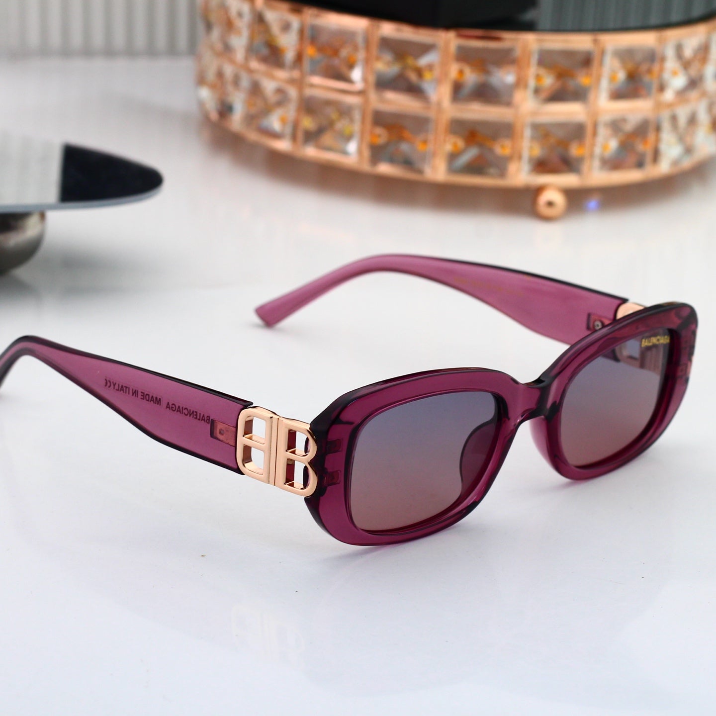 Cat-eye sunglasses