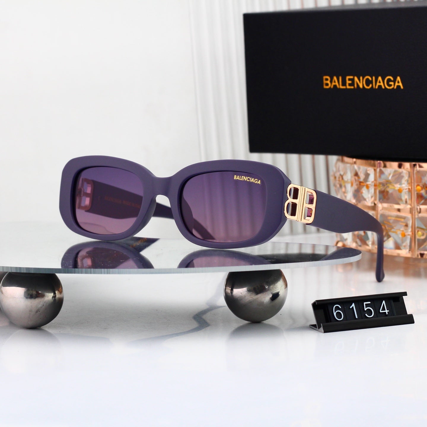 Cat-eye sunglasses