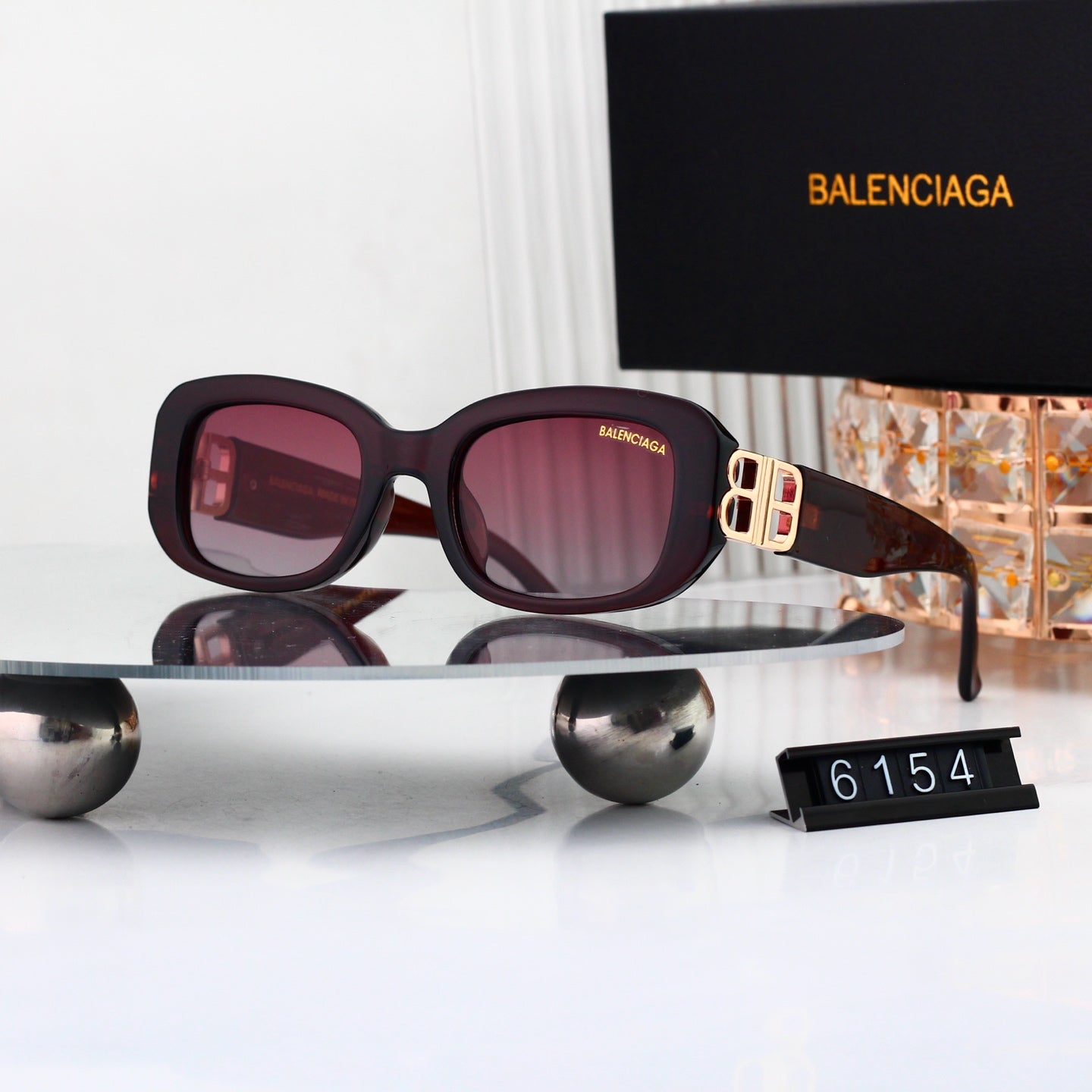 Cat-eye sunglasses
