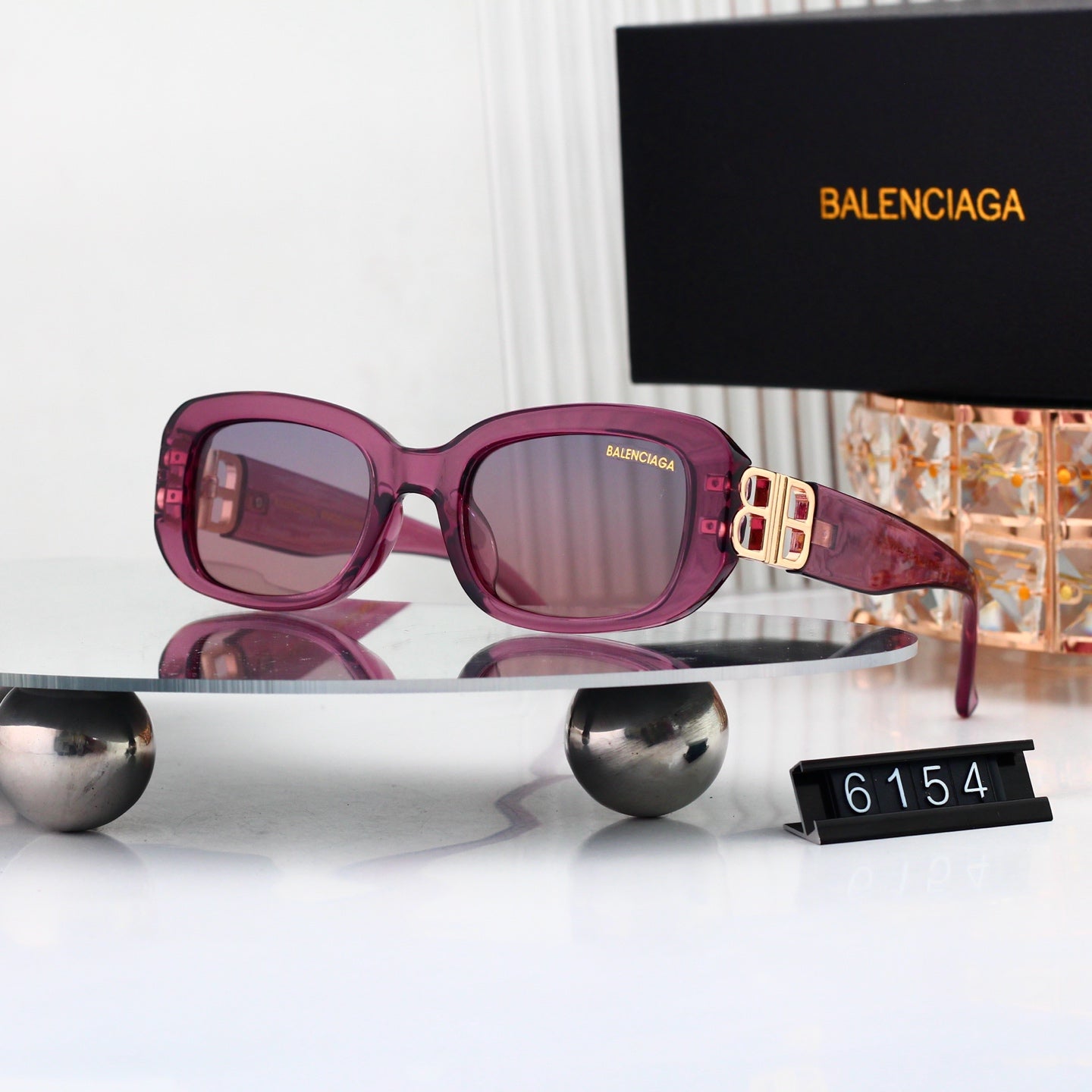 Cat-eye sunglasses