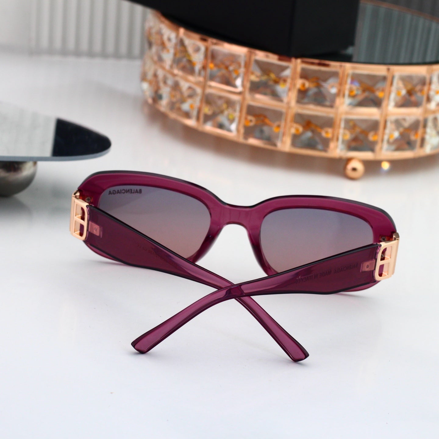 Cat-eye sunglasses