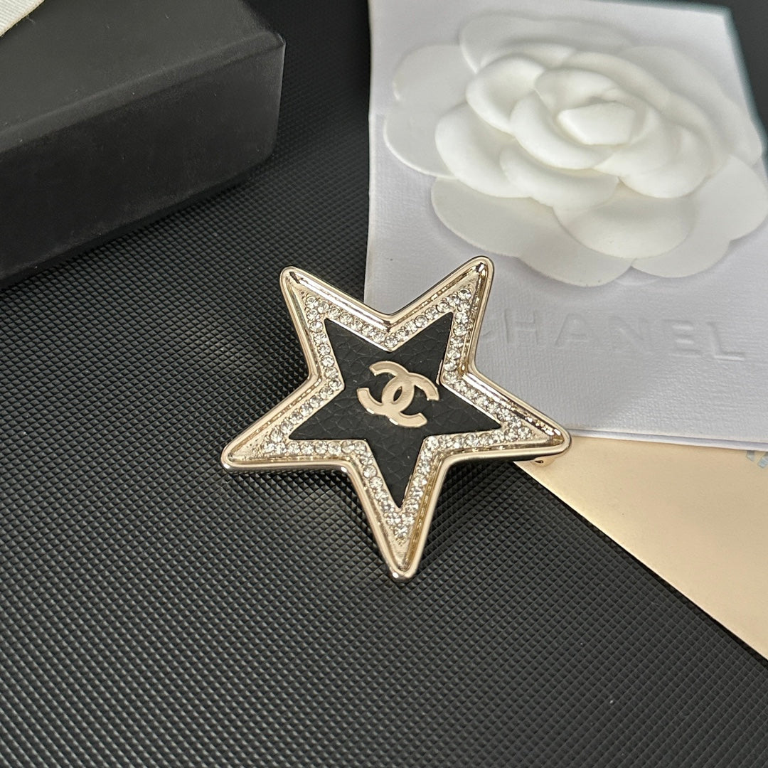 Leather-grained Diamond Star Brooch