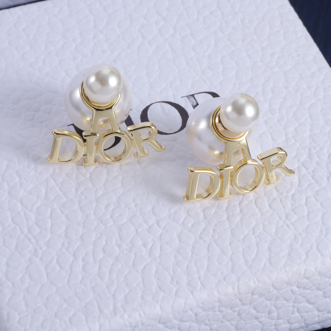 Versatile pearl letter earrings
