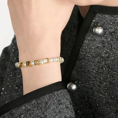 Dice latte lacquer Pearl Bracelet